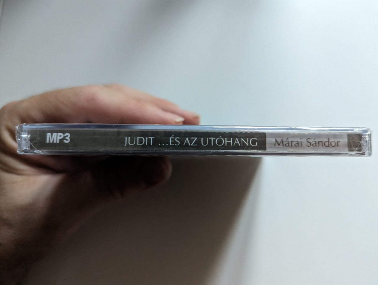 https://cdn10.bigcommerce.com/s-62bdpkt7pb/products/0/images/283205/Marai_Sandor_Judit..._s_az_uthang_-_Az_Igazi_folytatsa_Eloadja_Ktvlgyi_Erzsbet_s_Lszl_Zsolt_Teljes_szoveg_8_ora_TiTiS_Kft._Audio_CD_2015_3__73396.1689240534.1280.1280.jpg?c=2&_gl=1*jf8tc5*_ga*MjA2NTIxMjE2MC4xNTkwNTEyNTMy*_ga_WS2VZYPC6G*MTY4OTIzMjkxMy45ODMuMS4xNjg5MjQwNTM1LjYwLjAuMA..