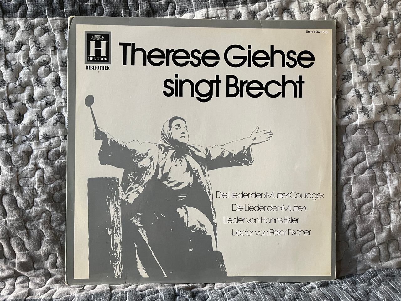 https://cdn10.bigcommerce.com/s-62bdpkt7pb/products/0/images/286728/Therese_Giehse_Singt_Brecht_-_Die_Lieder_Der_Mutter_Courage_Die_Lieder_Der_Mutter_Lieder_Von_Hanns_Eisler_Lieder_Von_Peter_Fischer_Heliodor_Bibliothek_LP_Stereo_1972_2571_010_1__41007.1689945801.1280.1280.jpg?c=2&_gl=1*1sesqe8*_ga*MjA2NTIxMjE2MC4xNTkwNTEyNTMy*_ga_WS2VZYPC6G*MTY4OTk0NDQzMS45OTIuMS4xNjg5OTQ1MTMxLjUzLjAuMA..