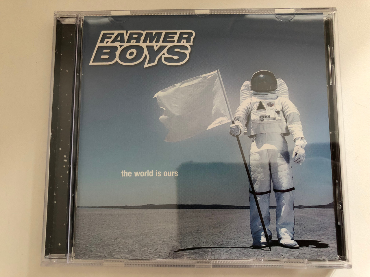 https://cdn10.bigcommerce.com/s-62bdpkt7pb/products/0/images/287363/Farmer_Boys_The_World_Is_Ours_Motor_Music_Audio_CD_543_962-2_1__24297.1690267163.1280.1280.JPG?c=2&_gl=1*1ojwtgw*_ga*MjA2NTIxMjE2MC4xNTkwNTEyNTMy*_ga_WS2VZYPC6G*MTY5MDI2NTMxNy45OTUuMS4xNjkwMjY3MDcwLjE1LjAuMA..