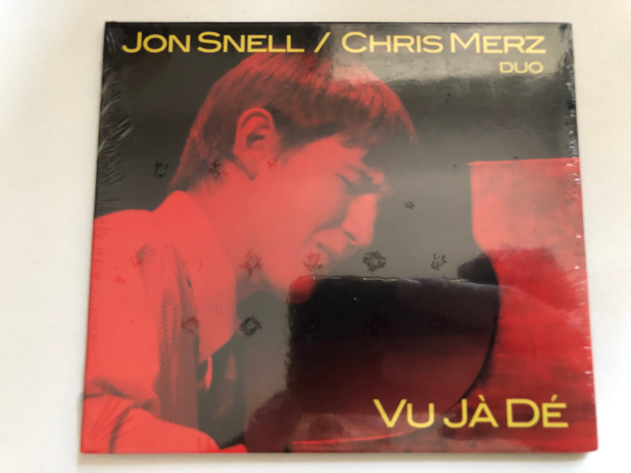 https://cdn10.bigcommerce.com/s-62bdpkt7pb/products/0/images/287430/Jon_Snell_Chris_Merz_duo_-_Vu_Ja_De_Realtown_Records_Audio_CD_2013_RRCD_7005_1__02002.1690278144.1280.1280.JPG?c=2&_gl=1*cs61hp*_ga*MjA2NTIxMjE2MC4xNTkwNTEyNTMy*_ga_WS2VZYPC6G*MTY5MDI2NTMxNy45OTUuMS4xNjkwMjc4MTQwLjYwLjAuMA..