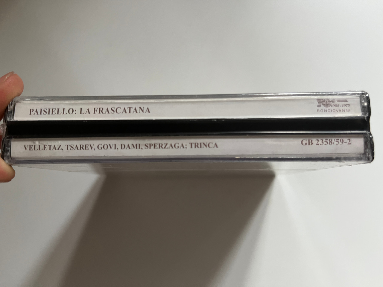 https://cdn10.bigcommerce.com/s-62bdpkt7pb/products/0/images/290347/Paisiello_La_Frascatana_-_Velletaz_Sperzaga_Calvano_Forte_Tsarev_Dami_Diakoff_Govi_Orchestre_De_Chambre_De_Genve_Franco_Trinca_Bongiovanni_2x_Audio_CD_2004_GB_235859-2_2__62421.1691166911.1280.1280.JPG?c=2&_gl=1*10xcrm5*_ga*MjA2NTIxMjE2MC4xNTkwNTEyNTMy*_ga_WS2VZYPC6G*MTY5MTE1Njg1My4xMDA2LjEuMTY5MTE2NjczNC4zMS4wLjA.