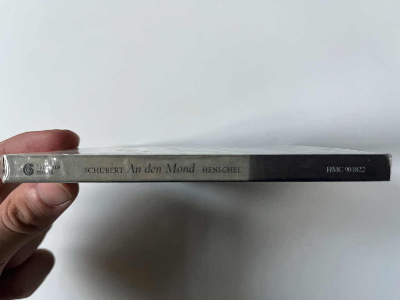 https://cdn10.bigcommerce.com/s-62bdpkt7pb/products/0/images/291497/Schubert_An_Den_Mond_-_Chants_Nocturnes_-_Dietrich_Henschel_Helmut_Deutsch_Harmonia_Mundi_Audio_CD_2004_HMC_901822_3__35625.1691393486.1280.1280.jpg?c=2&_gl=1*1mlw9ub*_ga*MjA2NTIxMjE2MC4xNTkwNTEyNTMy*_ga_WS2VZYPC6G*MTY5MTM5MjUxNC4xMDA4LjEuMTY5MTM5MzM3OS41MC4wLjA.