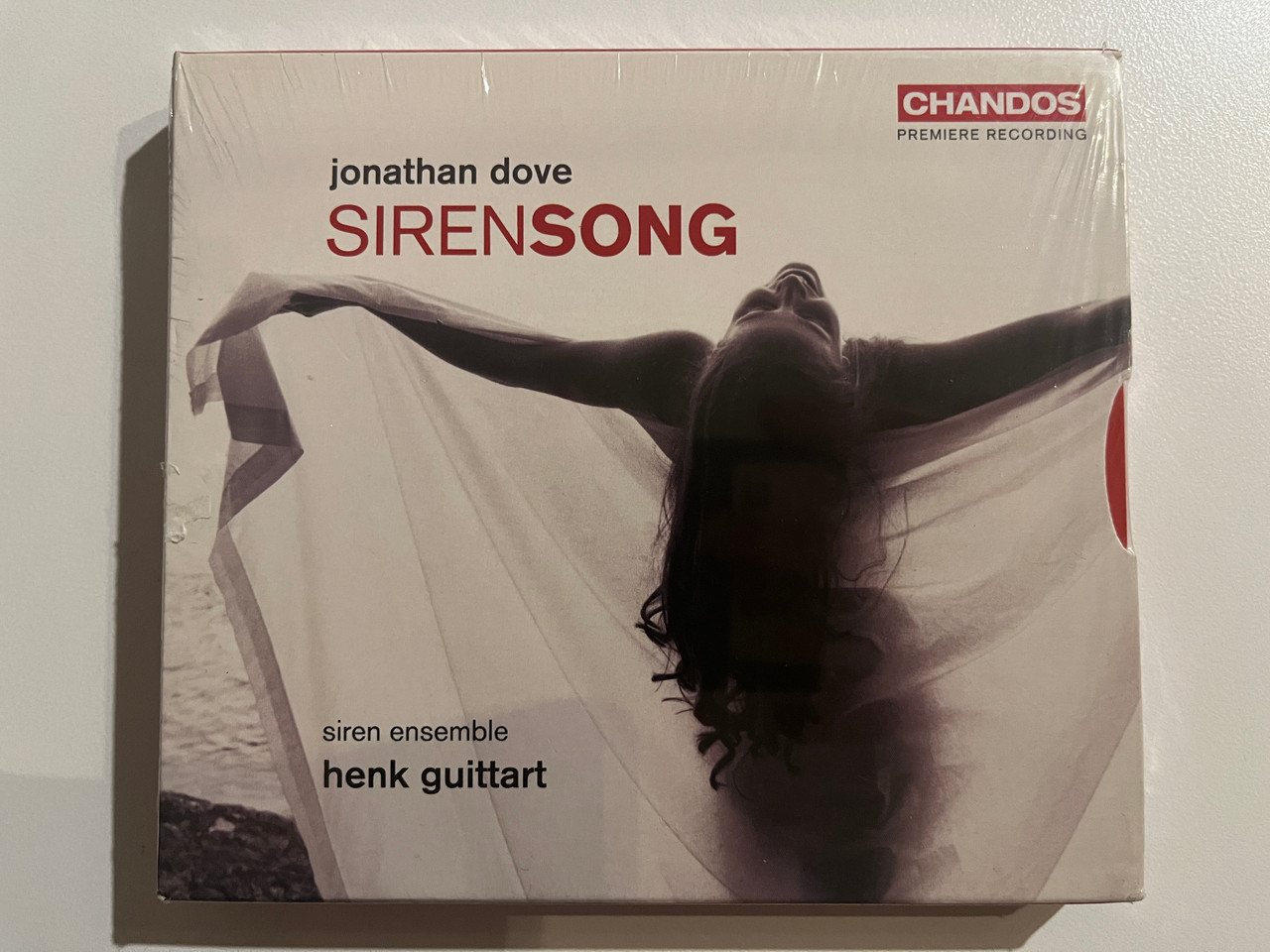 https://cdn10.bigcommerce.com/s-62bdpkt7pb/products/0/images/292381/Jonathan_Dove_Sirensong_-_Siren_Ensemble_Henk_Guittart_Chandos_Audio_CD_Box_Set_2007_CHAN_10472_1__80130.1691645920.1280.1280.jpg?c=2&_gl=1*gsllz4*_ga*MjA2NTIxMjE2MC4xNTkwNTEyNTMy*_ga_WS2VZYPC6G*MTY5MTY0NTA4NC4xMDE0LjEuMTY5MTY0NTgzMC40Ni4wLjA.