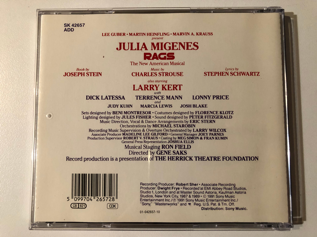 https://cdn10.bigcommerce.com/s-62bdpkt7pb/products/0/images/293279/Lee_Guber_Martin_Heinfling_Mavin_A._Krauss_present_Julia_Migenes_-_Rags_The_New_American_Musical_Book_by_Joseph_Stein_Music_by_Charles_Strouse_Lyrics_by_Stephen_Schwartz_also_starri__32550.1692092644.1280.1280.JPG?c=2&_gl=1*xniuqz*_ga*MjA2NTIxMjE2MC4xNTkwNTEyNTMy*_ga_WS2VZYPC6G*MTY5MjA4OTM2OC4xMDIzLjEuMTY5MjA5MjMwNy40My4wLjA.