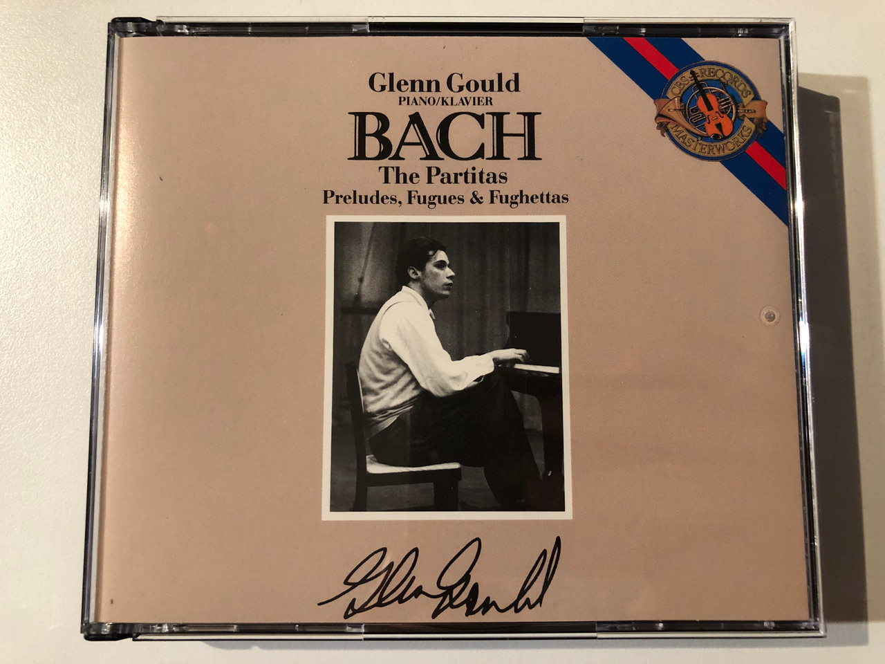 https://cdn10.bigcommerce.com/s-62bdpkt7pb/products/0/images/294321/Glenn_Gould_piano_-_Bach_The_Partitas_Preludes_Fugues_Fughettas_CBS_Masterworks_2x_Audio_CD_1987_M2K_42402_1__43186.1692338201.1280.1280.JPG?c=2&_gl=1*19cwmfq*_ga*MjA2NTIxMjE2MC4xNTkwNTEyNTMy*_ga_WS2VZYPC6G*MTY5MjMzNTU2Ny4xMDM1LjEuMTY5MjMzNzg1Mi4xMS4wLjA.