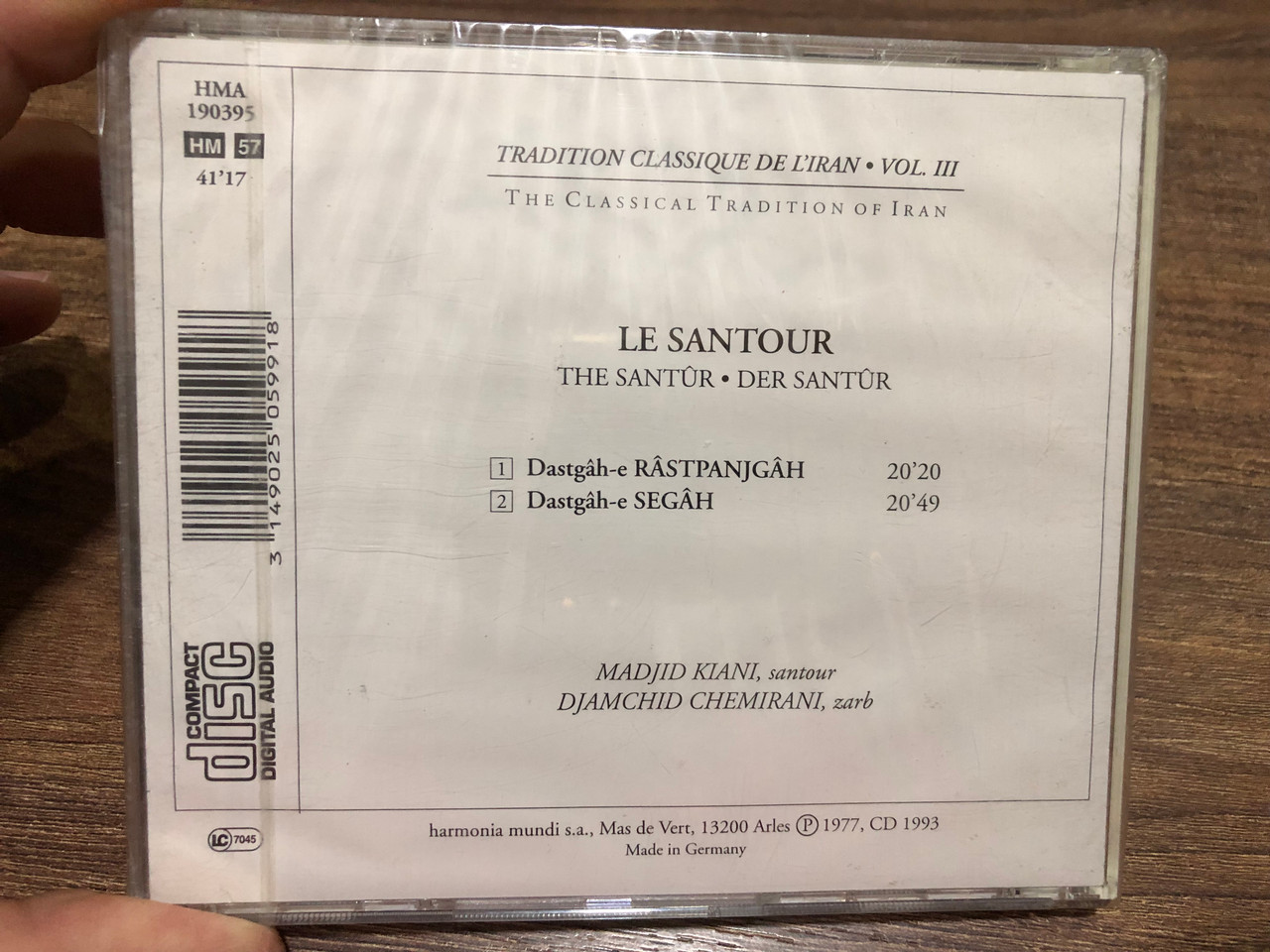 https://cdn10.bigcommerce.com/s-62bdpkt7pb/products/0/images/294924/Le_Santour_-_Madjid_Kiani_santour_Djamchid_Chemirani_zarb_Tradition_Classique_De_LIran_III_Musique_DAbord_Harmonia_Mundi_France_Audio_CD_1993_HMA_190395_2__02301.1692689654.1280.1280.JPG?c=2&_gl=1*rk2ld*_ga*MjA2NTIxMjE2MC4xNTkwNTEyNTMy*_ga_WS2VZYPC6G*MTY5MjY4MjY1Ni4xMDM5LjEuMTY5MjY4OTIyNy40Ni4wLjA.