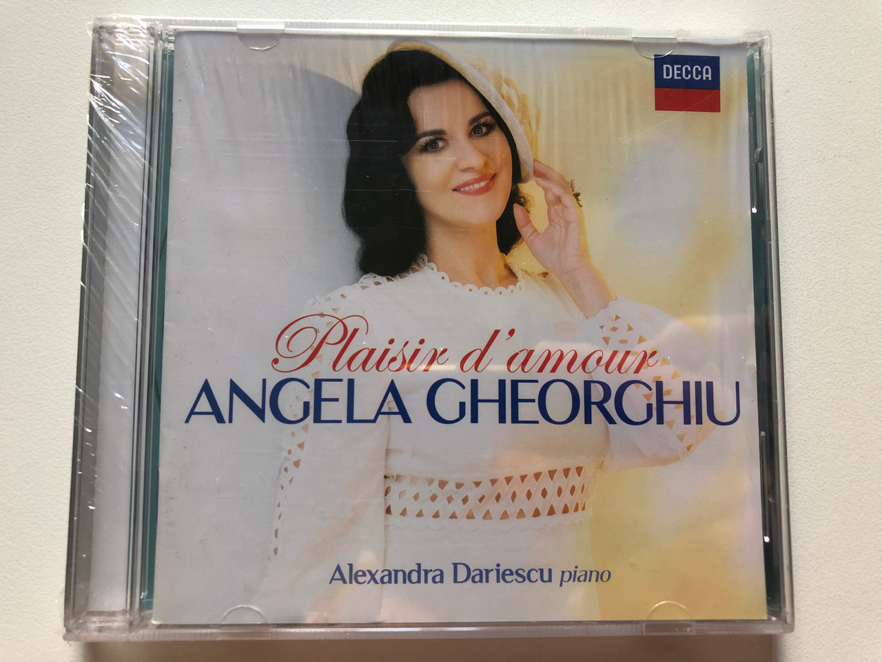 https://cdn10.bigcommerce.com/s-62bdpkt7pb/products/0/images/295157/Angela_Gheorghiu_Plaisir_DAmour_-_Alexandra_Dariescu_piano_Decca_Audio_CD_2019_483_4999_1__89426.1692763711.1280.1280.JPG?c=2&_gl=1*1q2rwuz*_ga*MjA2NTIxMjE2MC4xNTkwNTEyNTMy*_ga_WS2VZYPC6G*MTY5Mjc2MzQ1NC4xMDQwLjAuMTY5Mjc2MzQ1NC42MC4wLjA.