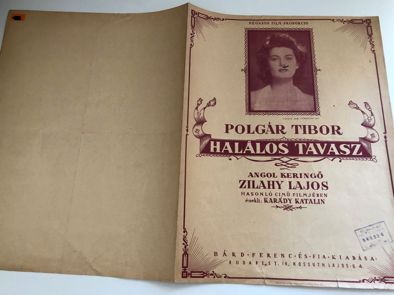 https://cdn10.bigcommerce.com/s-62bdpkt7pb/products/0/images/300059/1_Polgar_Tibor_Halalos_Tavasz_Angol_Keringo_Zilahy_Lajos_Hasonlo_Cimu_Fimjeben_enekli_Karady_Katalin_3__82807.1694414657.1280.1280.JPG?c=2&_gl=1*1rru0uu*_ga*MjAyOTE0ODY1OS4xNTkyNDY2ODc5*_ga_WS2VZYPC6G*MTY5NDQxMDA2Ni4zNzY1LjEuMTY5NDQxNDU0My42MC4wLjA.