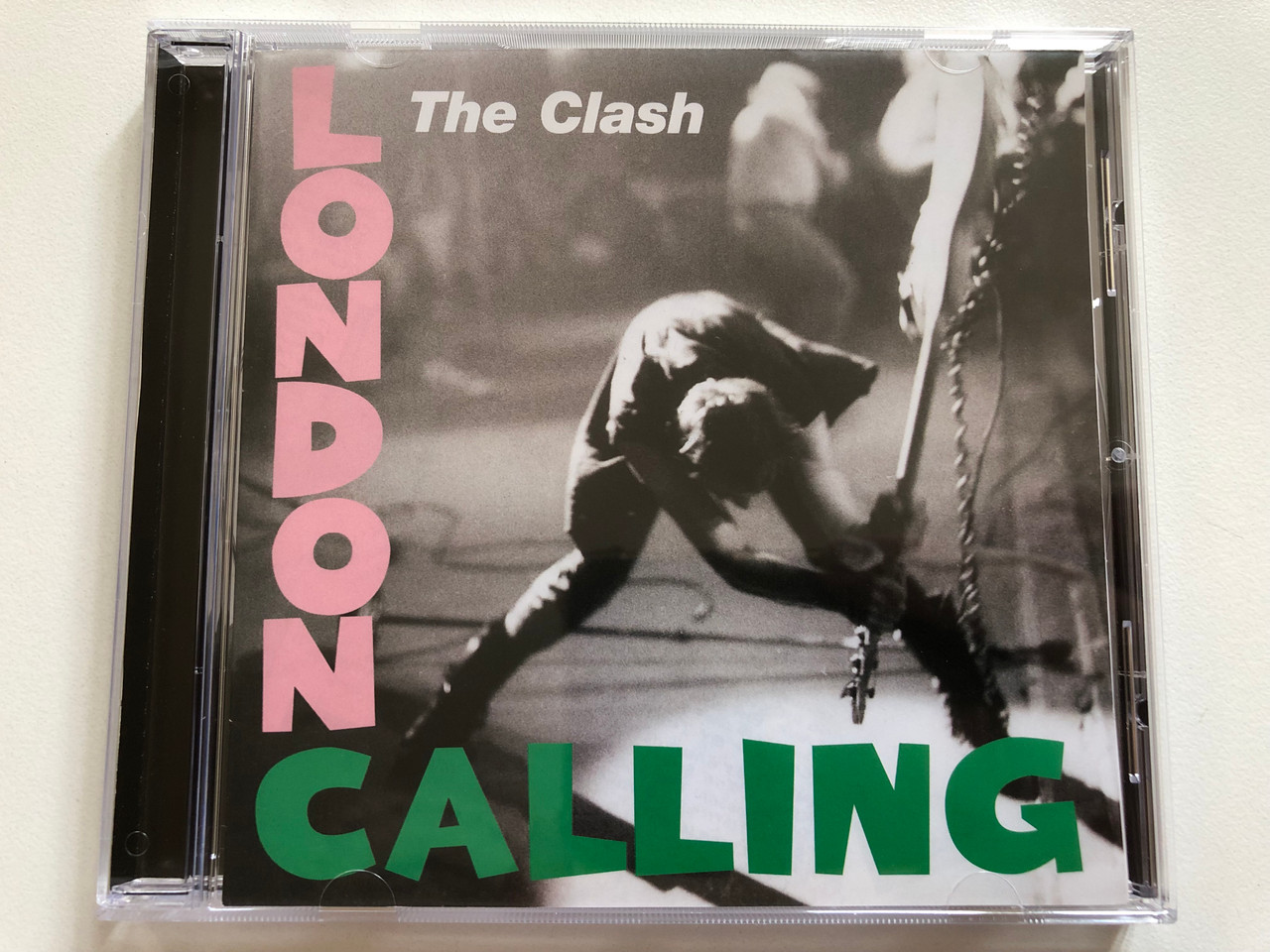 https://cdn10.bigcommerce.com/s-62bdpkt7pb/products/0/images/300321/The_Clash_London_Calling_Columbia_Audio_CD_1999_495347_2_1__79226.1694451907.1280.1280.JPG?c=2&_gl=1*j8rg9d*_ga*MjA2NTIxMjE2MC4xNTkwNTEyNTMy*_ga_WS2VZYPC6G*MTY5NDQ0ODU0Ny4xMDY1LjEuMTY5NDQ1MTc5My41MC4wLjA.