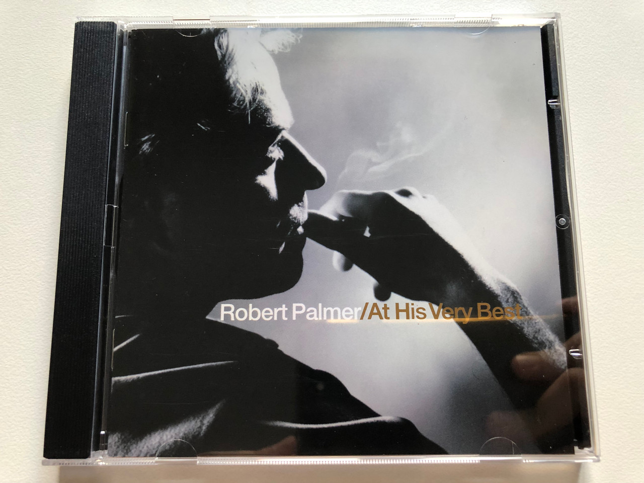 https://cdn10.bigcommerce.com/s-62bdpkt7pb/products/0/images/301797/Robert_Palmer_At_His_Very_Best_Universal_Music_TV_Audio_CD_2002_069_946-2_1__88414.1695821326.1280.1280.JPG?c=2&_gl=1*1xg8689*_ga*MjA2NTIxMjE2MC4xNTkwNTEyNTMy*_ga_WS2VZYPC6G*MTY5NTgyMTA2NS4xMDc0LjAuMTY5NTgyMTExMS4xNC4wLjA.
