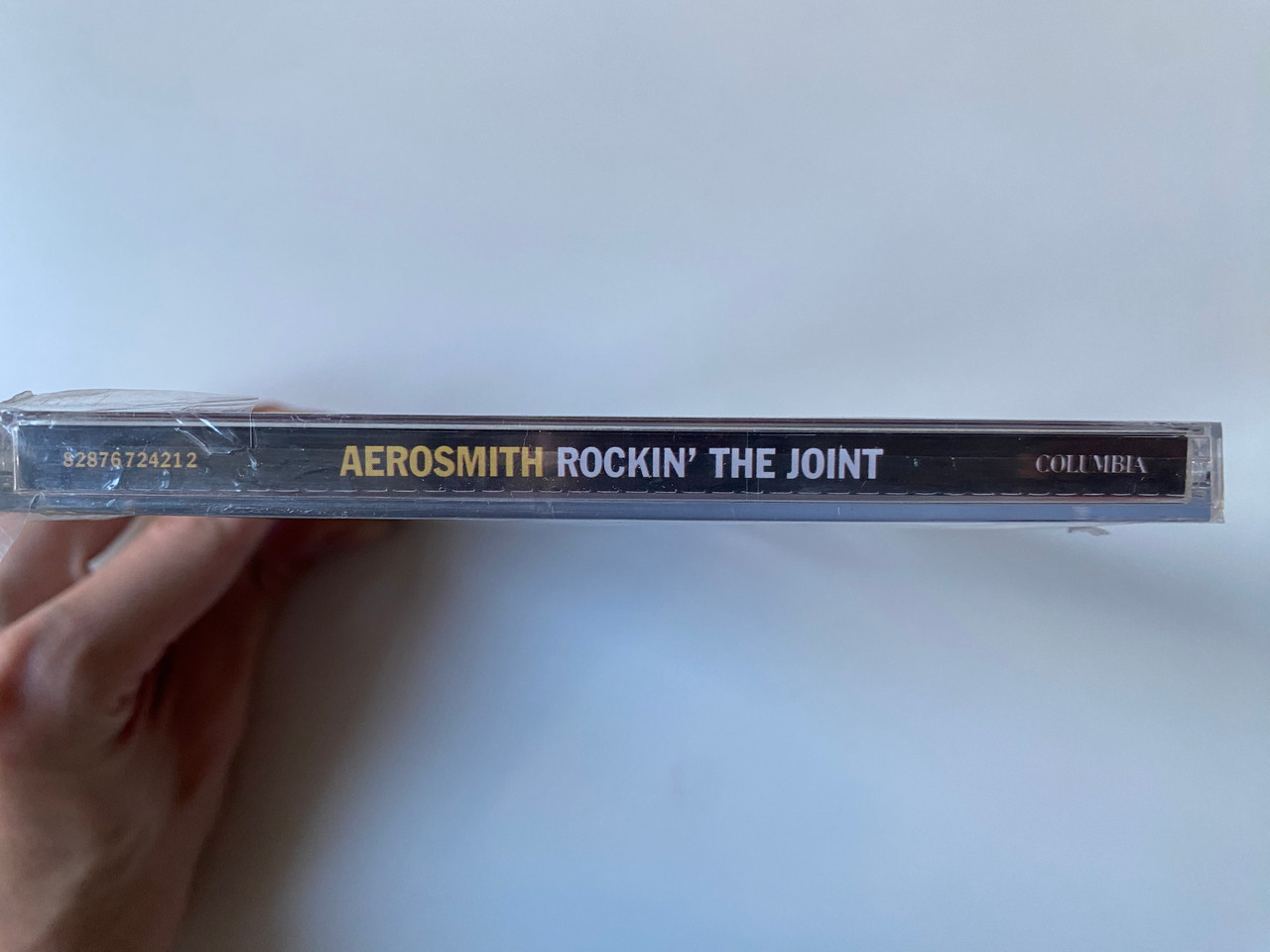 https://cdn10.bigcommerce.com/s-62bdpkt7pb/products/0/images/302062/Aerosmith_Rockin_The_Joint_Live_At_The_Hard_Rock_Hotel_Las_Vegas_Columbia_Audio_CD_2005_82876724212_3__39230.1695970321.1280.1280.jpg?c=2&_gl=1*eq1sdk*_ga*MjA2NTIxMjE2MC4xNTkwNTEyNTMy*_ga_WS2VZYPC6G*MTY5NTk2Nzc2My4xMDc2LjEuMTY5NTk3MDE2My41MS4wLjA.