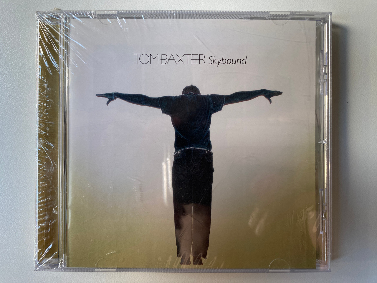 https://cdn10.bigcommerce.com/s-62bdpkt7pb/products/0/images/302084/Tom_Baxter_Skybound_Sylvan_Records_Audio_CD_2007_5099920666729_1__35104.1695975014.1280.1280.jpg?c=2&_gl=1*13jm5tk*_ga*MjA2NTIxMjE2MC4xNTkwNTEyNTMy*_ga_WS2VZYPC6G*MTY5NTk2Nzc2My4xMDc2LjEuMTY5NTk3NDkzNy4xMi4wLjA.