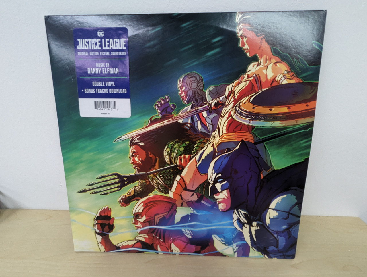 https://cdn10.bigcommerce.com/s-62bdpkt7pb/products/0/images/302273/Justice_League_Original_Motion_Picture_Soundtrack_-_Music_By_Danny_Elfman_Double_Vinyl_Bonus_Tracks_Download_WaterTower_Music_2x_LP_2017_WTM39989_1__56891.1696321374.1280.1280.jpg?c=2&_gl=1*gvmhyr*_ga*MjA2NTIxMjE2MC4xNTkwNTEyNTMy*_ga_WS2VZYPC6G*MTY5NjMxNzA5OS4xMDgyLjEuMTY5NjMyMTEzNy41OC4wLjA.