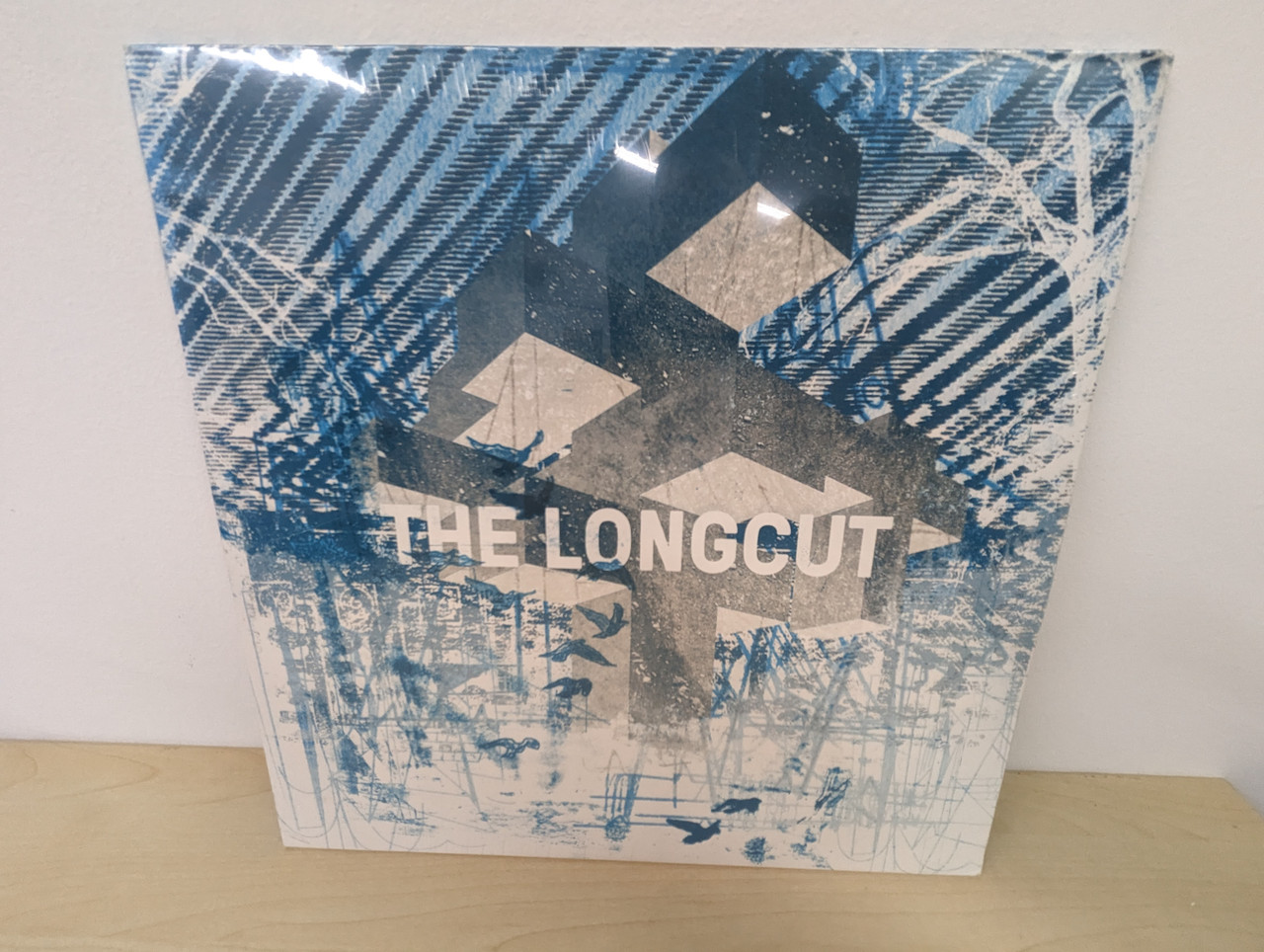 https://cdn10.bigcommerce.com/s-62bdpkt7pb/products/0/images/302279/The_Longcut_Arrows_Deltasonic_Records_2x_LP_2017_DSR17LP10_1__03002.1696321799.1280.1280.jpg?c=2&_gl=1*kk97li*_ga*MjA2NTIxMjE2MC4xNTkwNTEyNTMy*_ga_WS2VZYPC6G*MTY5NjMxNzA5OS4xMDgyLjEuMTY5NjMyMTgxNi42MC4wLjA.