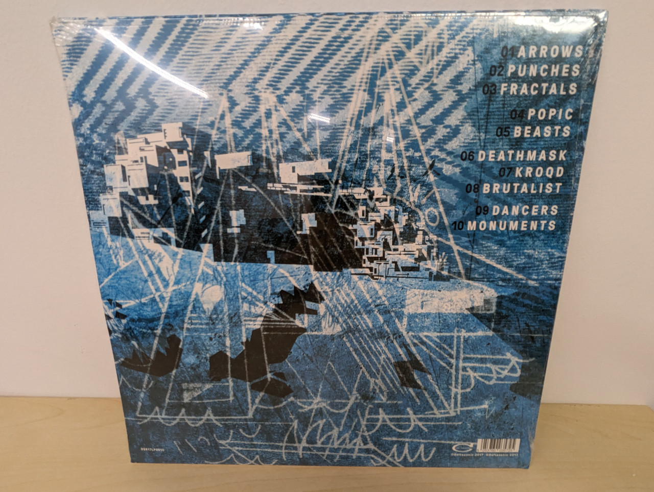 https://cdn10.bigcommerce.com/s-62bdpkt7pb/products/0/images/302280/The_Longcut_Arrows_Deltasonic_Records_2x_LP_2017_DSR17LP10_2__14163.1696321808.1280.1280.jpg?c=2&_gl=1*kk97li*_ga*MjA2NTIxMjE2MC4xNTkwNTEyNTMy*_ga_WS2VZYPC6G*MTY5NjMxNzA5OS4xMDgyLjEuMTY5NjMyMTgxNi42MC4wLjA.