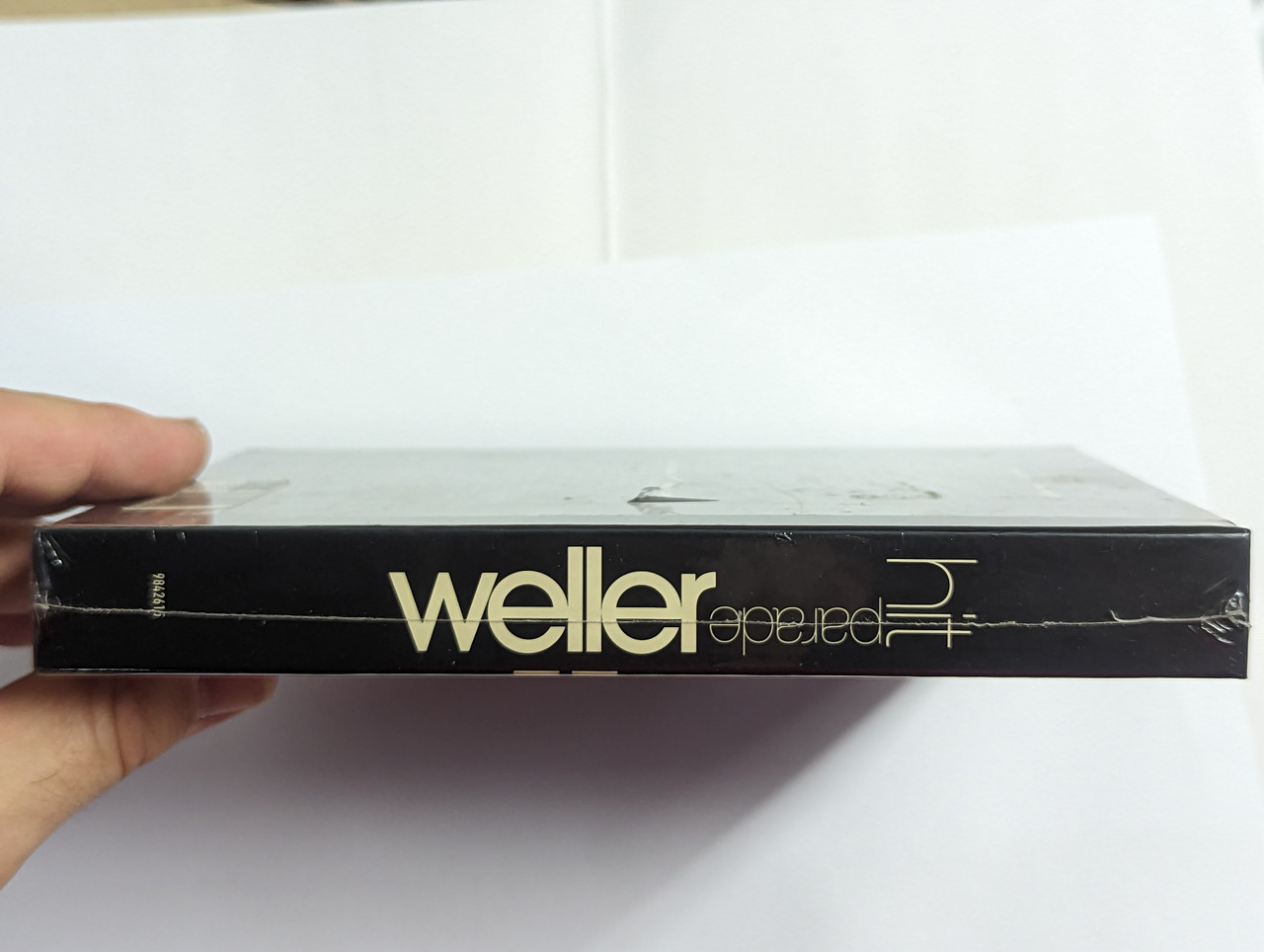 https://cdn10.bigcommerce.com/s-62bdpkt7pb/products/0/images/302541/Weller_Hit_Parade_-_The_Jam_The_Style_Council_Paul_Weller_The_Complete_Singles_Collection_Featuring_67_Hits_Polydor_4x_Audio_CD_Box_Set_2006_9842615_3__27951.1696495537.1280.1280.jpg?c=2&_gl=1*saq82h*_ga*MjA2NTIxMjE2MC4xNTkwNTEyNTMy*_ga_WS2VZYPC6G*MTY5NjQ5NDU2NS4xMDg4LjEuMTY5NjQ5NTM0Mi40OS4wLjA.