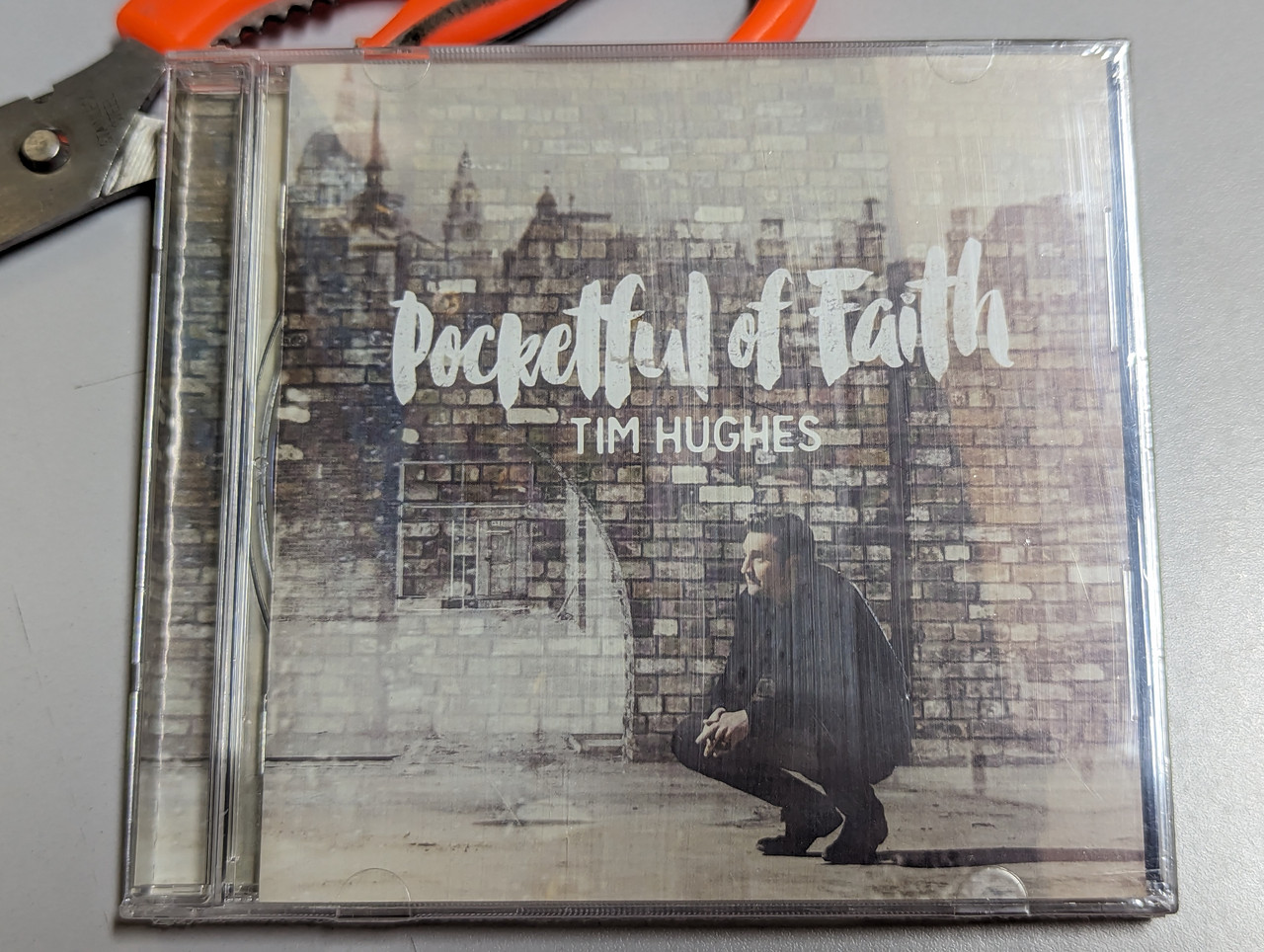 https://cdn10.bigcommerce.com/s-62bdpkt7pb/products/0/images/303094/Tim_Hughes_Pocketful_Of_Faith_Integrity_Music_Audio_CD_2015_64392_1__20243.1696950285.1280.1280.jpg?c=2&_gl=1*1sd7dwb*_ga*MjA2NTIxMjE2MC4xNTkwNTEyNTMy*_ga_WS2VZYPC6G*MTY5Njk0MjMxNy4xMDk1LjEuMTY5Njk1MDI5Ni42MC4wLjA.