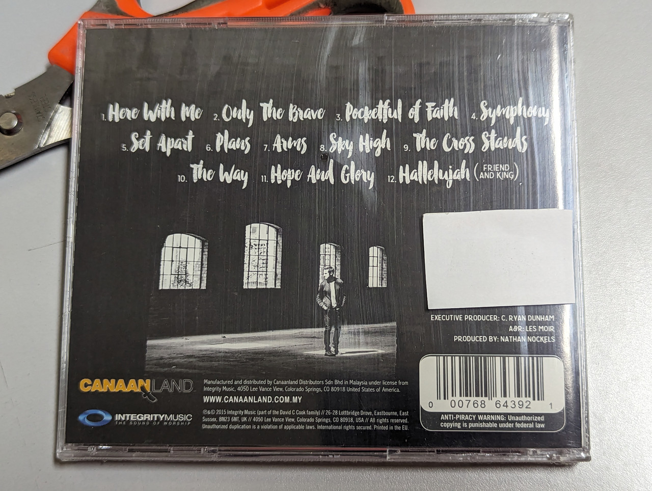 https://cdn10.bigcommerce.com/s-62bdpkt7pb/products/0/images/303095/Tim_Hughes_Pocketful_Of_Faith_Integrity_Music_Audio_CD_2015_64392_2__74412.1696950305.1280.1280.jpg?c=2&_gl=1*1sd7dwb*_ga*MjA2NTIxMjE2MC4xNTkwNTEyNTMy*_ga_WS2VZYPC6G*MTY5Njk0MjMxNy4xMDk1LjEuMTY5Njk1MDI5Ni42MC4wLjA.