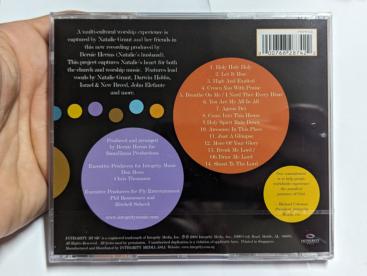 https://cdn10.bigcommerce.com/s-62bdpkt7pb/products/0/images/304248/Worship_With_Natalie_Grant_And_Friends_Darwin_Hobbs_Israel_New_Breed_And_John_Elefante_Integrity_Music_Audio_CD_2004_28742_2__01131.1697606565.1280.1280.jpg?c=2&_gl=1*1dgz88b*_ga*MjA2NTIxMjE2MC4xNTkwNTEyNTMy*_ga_WS2VZYPC6G*MTY5NzYwMzUxNC4xMTA3LjEuMTY5NzYwNjU2MC42MC4wLjA.