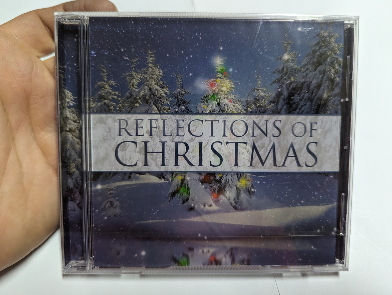 https://cdn10.bigcommerce.com/s-62bdpkt7pb/products/0/images/305054/Reflections_Of_Christmas_Provident_Label_Group_Audio_CD_2008_83061-0894-2_1__93594.1697786749.1280.1280.jpg?c=2&_gl=1*sh2slg*_ga*MjA2NTIxMjE2MC4xNTkwNTEyNTMy*_ga_WS2VZYPC6G*MTY5Nzc3ODUwNi4xMTEwLjEuMTY5Nzc4NjU4Mi41MC4wLjA.