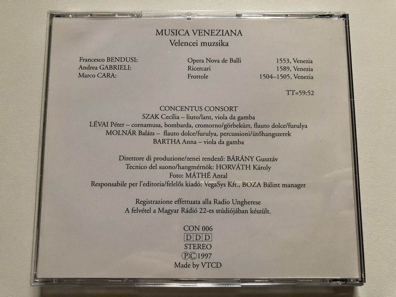 https://cdn10.bigcommerce.com/s-62bdpkt7pb/products/0/images/306316/Musica_Veneziana_Velencei_Muzsika_-_Concentus_Consort_Vega_Sys_Kft._Audio_CD_1997_Stereo_CON_006_5__26451.1698222552.1280.1280.JPG?c=2