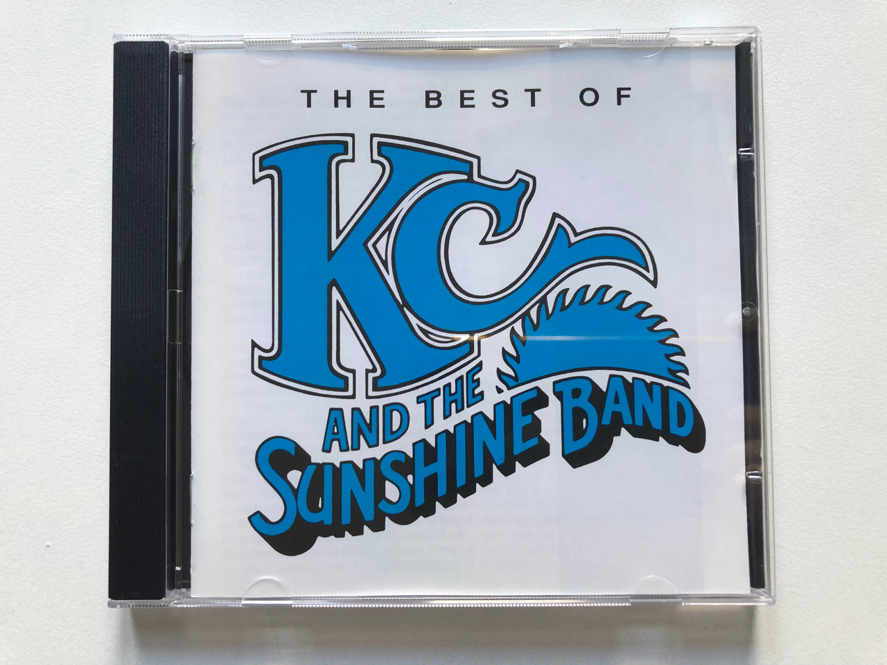 https://cdn10.bigcommerce.com/s-62bdpkt7pb/products/0/images/307456/The_Best_Of_KC_And_The_Sunshine_Band_EMI_Audio_CD_1990_CDP_7_94879_2_1__42066.1698664362.1280.1280.JPG?c=2