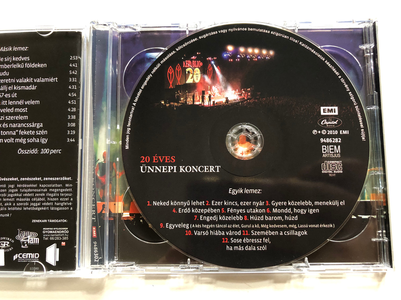 https://cdn10.bigcommerce.com/s-62bdpkt7pb/products/0/images/308177/Republic_20_ves_nnepi_Koncert_EMI_2x_Audio_CD_2010_9486302_8__69097.1698998535.1280.1280.JPG?c=2