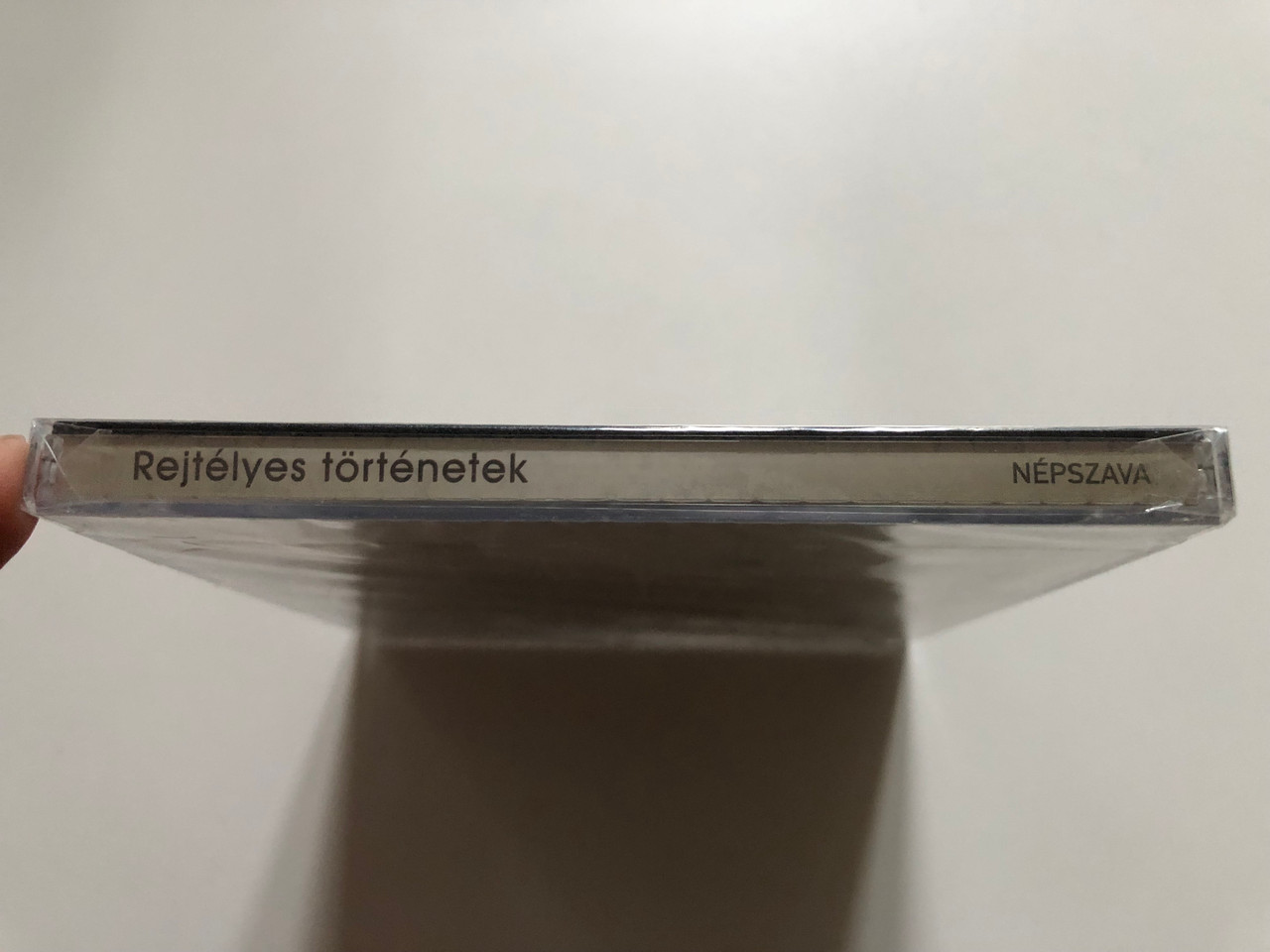 https://cdn10.bigcommerce.com/s-62bdpkt7pb/products/0/images/309945/Rejtelyes_tortenetek_-_Novellavalogatas_Nepszava_Audio_CD_3__14102.1699300189.1280.1280.JPG?c=2