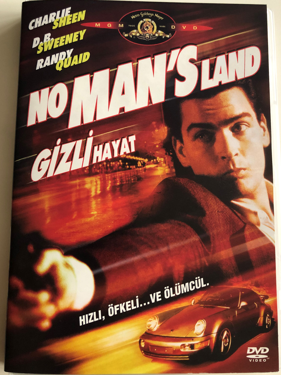 No man's Land DVD 1987 Gizli Hayat / Directed by Peter Werner / Starring:  Charlie Sheen, D. B. Sweeney, Randy Quaid - bibleinmylanguage