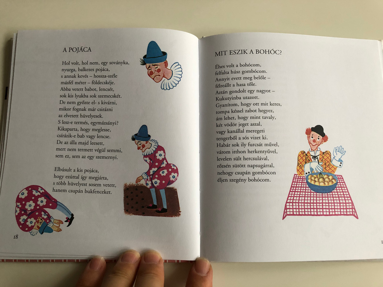 Hercsula by Fazekas Anna / Illustrated by K. Lukáts Kató Rajzaival / Móra  könyvkiadó 2010 / Hardcover / Hungarian children's poetry -  bibleinmylanguage