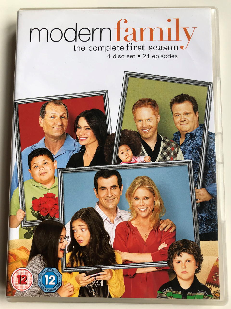 Modern family DVD 2010 4 Disc Set The Complete first season - 24 episodes /  Created by Christopher