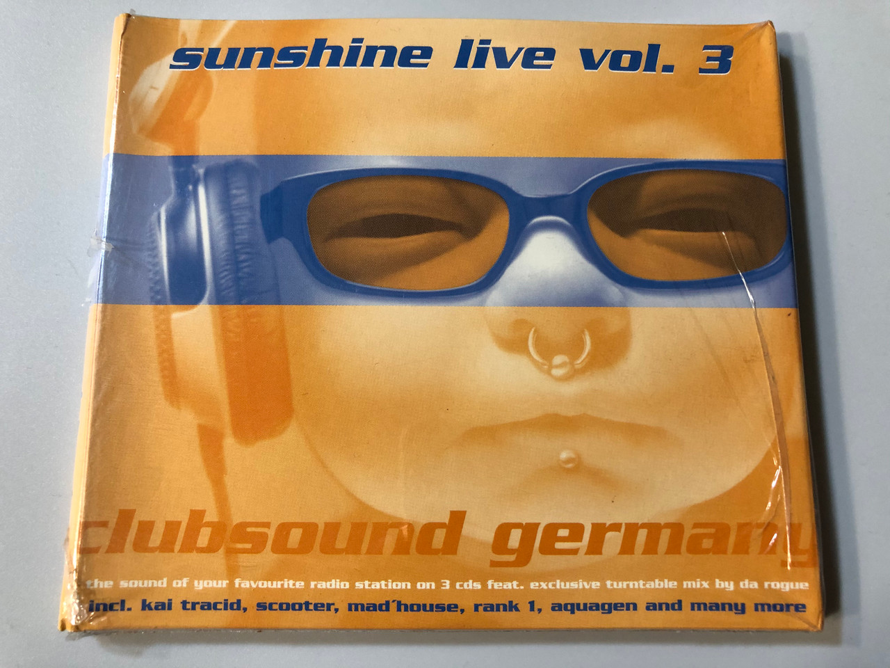 Sunshine Live Vol. 3 / Clubsound Germany / The sound of your favourite  radio station on 3 cds