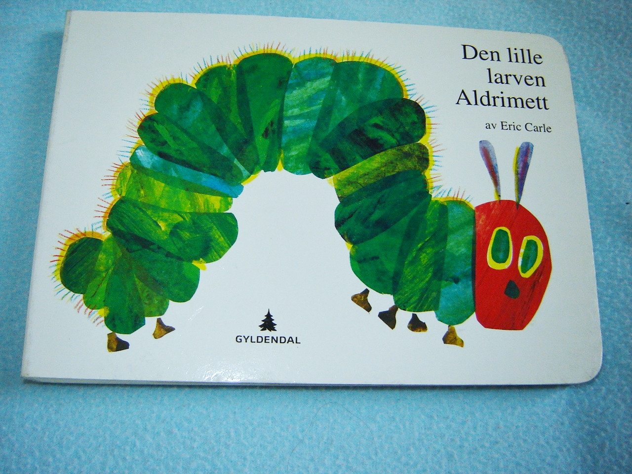 the-very-hungry-caterpillar-den-lille-larven-aldrimett-av-eric-carle