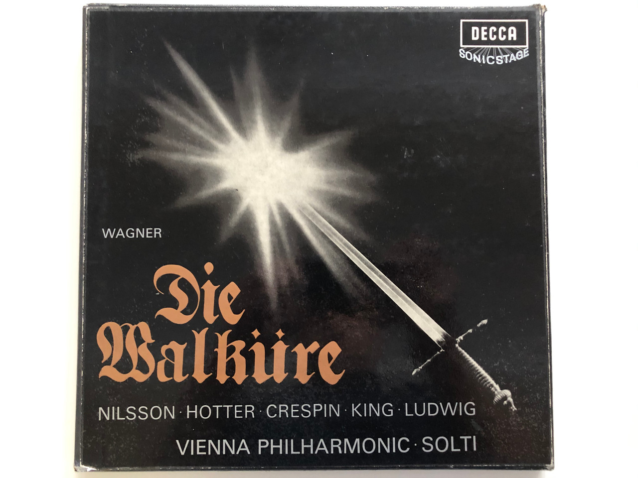 https://cdn10.bigcommerce.com/s-62bdpkt7pb/products/29671/images/176830/Wagner_-_Die_Walkre_Nilsson_Hotter_Crespin_King_Ludwig_Vienna_Philharmonic_Orchestra_Solti_Decca_5x_LP_1965_Stereo_SET_312-6_1__48902.1619625121.1280.1280.JPG?c=2&_gl=1*7f4q7t*_ga*MjAyOTE0ODY1OS4xNTkyNDY2ODc5*_ga_WS2VZYPC6G*MTYyNzU3MDgzMS43Ni4xLjE2Mjc1NzIzNjYuNjA.