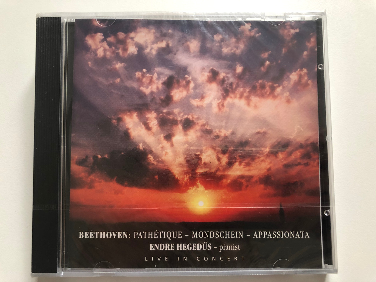 https://cdn10.bigcommerce.com/s-62bdpkt7pb/products/30324/images/179526/Beethoven_Pathetique_Mondschein_Appassionata_Endre_Hegedus_-_pianist_Live_In_Concert_Studio_Liszt_Productions_Audio_CD_HEG_105_1__90547.1622183209.1280.1280.JPG?c=2&_ga=2.39462947.124754382.1622221975-1131994027.1622221975