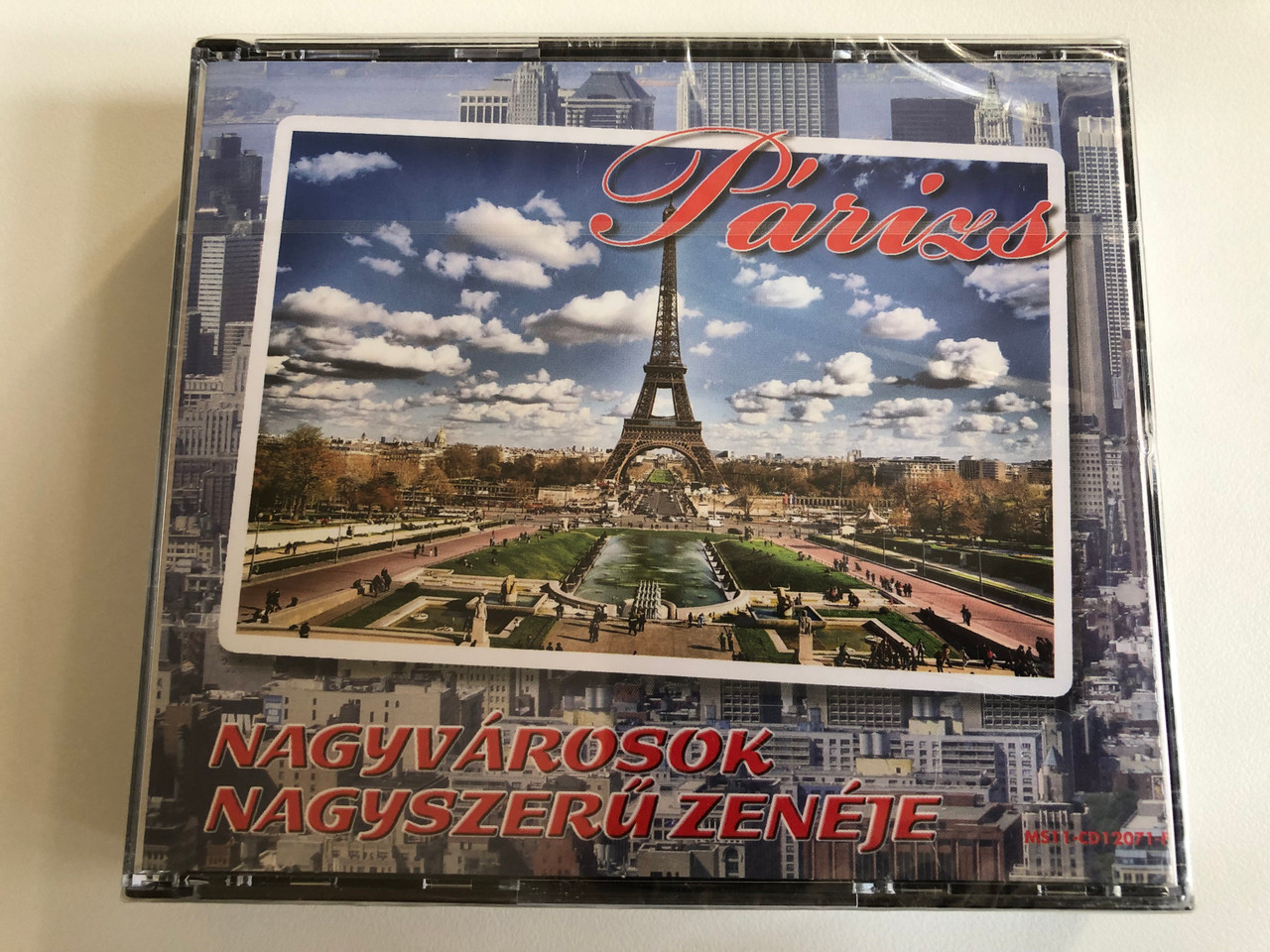 https://cdn10.bigcommerce.com/s-62bdpkt7pb/products/33502/images/197522/Parizs_-_Nagyvarosok_Nagyszeru_zeneje_Readers_Digest_3x_Audio_CD_MS11-CD12071-1-3_1___18680.1635500147.1280.1280.JPG?c=2&_gl=1*482hou*_ga*MjA2NTIxMjE2MC4xNTkwNTEyNTMy*_ga_WS2VZYPC6G*MTYzNTQ5NjQyMS4xNDYuMS4xNjM1NTAwMTI4LjM5