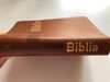 Svätá Biblia Roháčkov Preklad / Slovak Brown Leather bound Bible with golden edges and thumb index / Z Povodnych Jazykov Preložil Prof. Jozef Roháček / Slovenská Biblická Spoločnost 2020 (9788089846641)