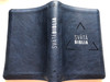 Svätá Biblia - Roháček translation / Navy Blue Slovak Leather bound Bible with zipper and thumb index / Z Povodnych Jazykov Preložil Prof. Jozef Roháček / Slovenská Biblická Spoločnost 2020 (9788089846610)