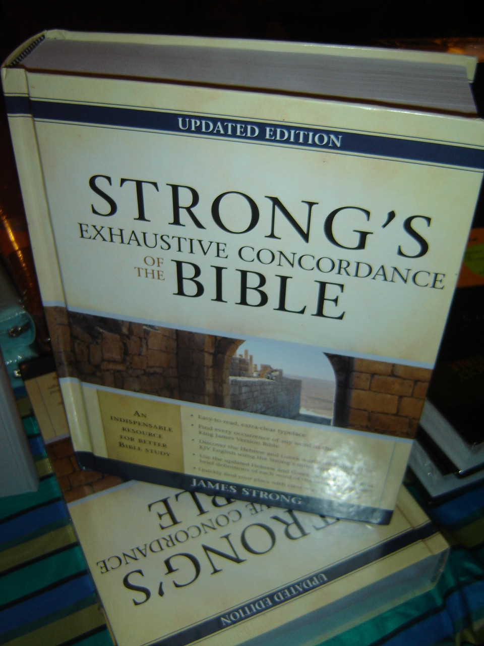 Strong's Exhaustive Concordance of the Bible (Facets) [Hardcover