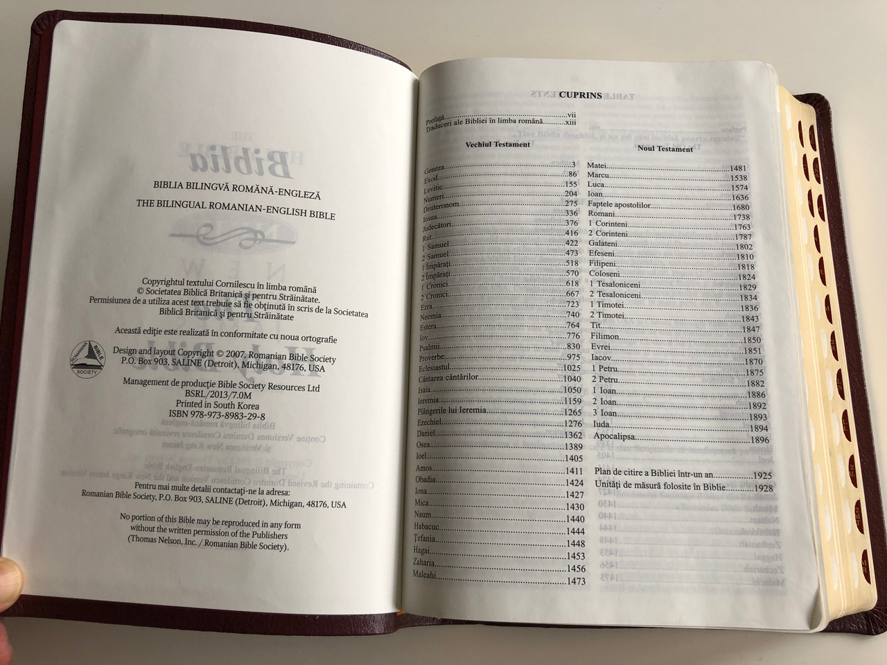 Romanian English Bilingual Holy Bible Rdcv Nkjv Burgundy Genuine Leather Bound Biblia Bilingvă Romănă Engleză Golden Edges Thumb Index 2013 Romanian Bible Society Words Of Christ In Red Bibleinmylanguage