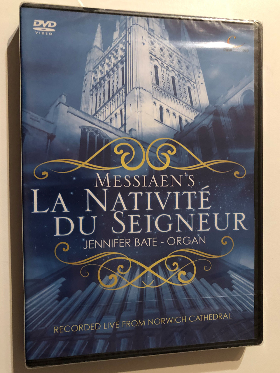 https://cdn10.bigcommerce.com/s-62bdpkt7pb/products/53436/images/271212/Messiaen_-_La_Nativite_Du_Seigneur_by_Jennifer_Bate_organ_Recorded_Live__24720.1680094344.1280.1280.JPG?c=2&_gl=1*1o6vswv*_ga*MzA5MjcwMDY5LjE2Nzk3NDk1MDE.*_ga_WS2VZYPC6G*MTY4MDA4OTM5MC40LjEuMTY4MDA5NDM1Mi4xNi4wLjA.