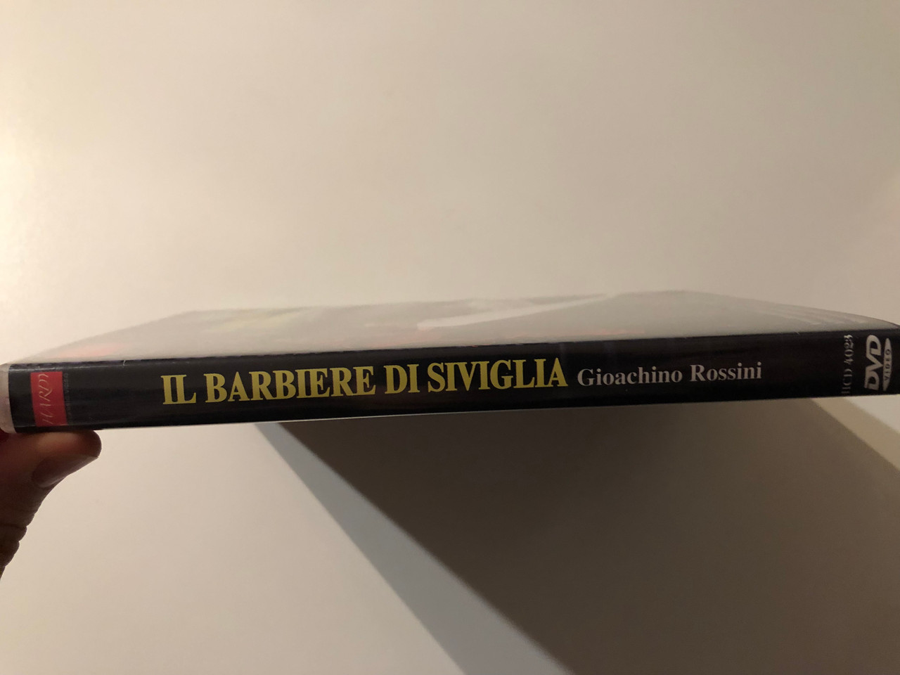 https://cdn10.bigcommerce.com/s-62bdpkt7pb/products/53560/images/271641/Gioachino_Rossini_-_Il_Barbiere_di_Siviglia_Actors_Leo_Nucci_Alfonso_Anton_1__37892.1680278297.1280.1280.JPG?c=2&_gl=1*1gpmsyr*_ga*MzA5MjcwMDY5LjE2Nzk3NDk1MDE.*_ga_WS2VZYPC6G*MTY4MDI2MjUyMy42LjEuMTY4MDI3ODMwMC4xNi4wLjA.