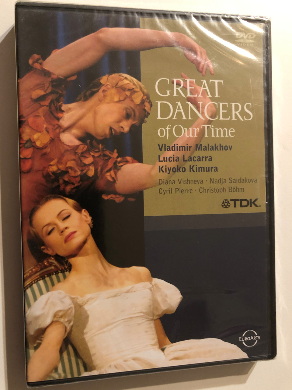 https://cdn10.bigcommerce.com/s-62bdpkt7pb/products/53589/images/271733/Great_Dancers_of_our_Time_Vladimir_Malakhov_Lucia_Laccara_Kiyoko_Kimura__50568.1680330941.1280.1280.JPG?c=2&_gl=1*1l7vy3*_ga*MzA5MjcwMDY5LjE2Nzk3NDk1MDE.*_ga_WS2VZYPC6G*MTY4MDMyMzU5OS43LjEuMTY4MDMzMDk0OS4yMS4wLjA.