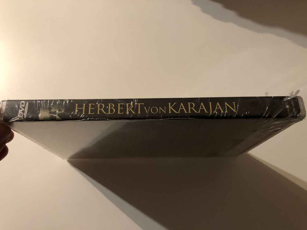 https://cdn10.bigcommerce.com/s-62bdpkt7pb/products/53666/images/271983/Herbert_von_Karajan_A_Portrait_Including_Bonus_CD_Archival_Footage_Extensive_Interviews_Concertgebouw_Amsterdam_September_1943_2002_DVD_8712177041138__35307.1680619762.1280.1280.JPG?c=2&_gl=1*yb7paj*_ga*MzA5MjcwMDY5LjE2Nzk3NDk1MDE.*_ga_WS2VZYPC6G*MTY4MDYxNjE1NC4xMC4xLjE2ODA2MTk3NjUuMzIuMC4w