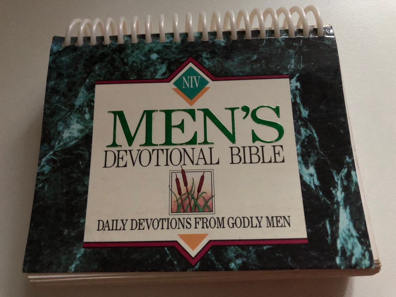 MENS_DEVOTIONAL_BIBLE_CALENDAR_Daily_Inspiration_from_Godly_Men_Published_by_Zondervan_Publishing_House_Printed_in_China_2__38907.1690607848.1280.1280.JPG (1280×960)