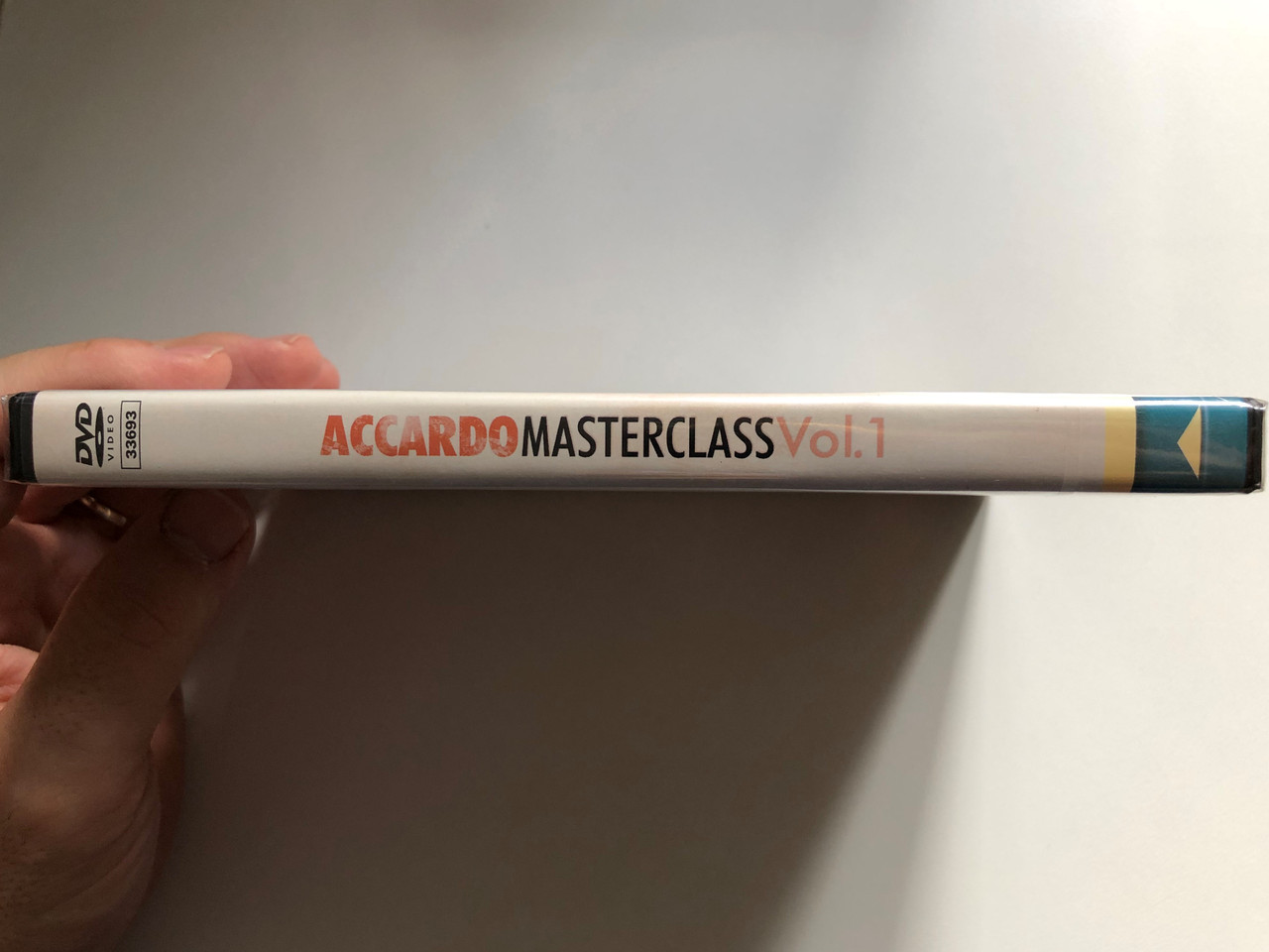 Salvatore_Accardo_Masterclass_in_Cremona_1_Sarasate_Carmen_Fantasy_Op._25_Lucia_Luque_violin_Violin_Sonata_No._3_Op._12_in_E_flat_major_Laura_Marzadori_violin_DVD_1__61362.1691421833.1280.1280.JPG (1280×960)