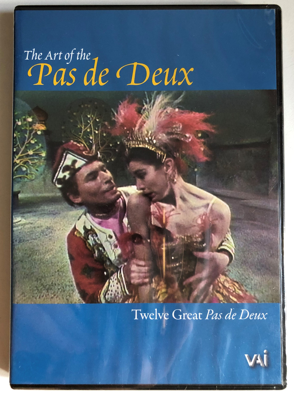 The_Art_of_the_Pas_de_Deux_Features_a_host_of_great_dancers_PACKAGING_DESIGN_AND_DVD_AUTHORING_2006_VIDEO_ARTISTS_INTERNATIONAL_INC._DVD_2__64293.1691645243.1280.1280.JPG (960×1280)