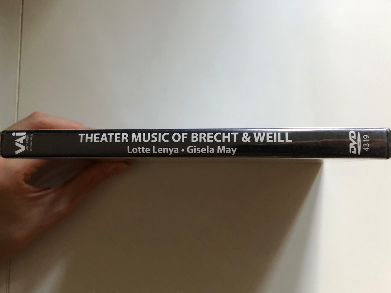 Lotte_Lenya_and_Gisela_May_-_Theater_Songs_of_Brecht_and_Weill_Theater_Music_of_Brecht_and_Weill_Including_performances_by_Martha_Schlamme_and_Will_Holt_Packaging_design_and_1__69381.1691835113.1280.1280.JPG (1280×960)