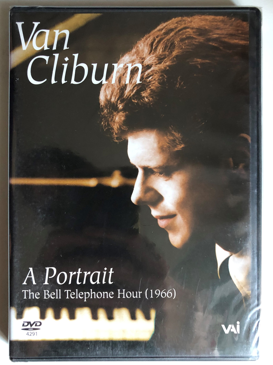 From_Cliburn_A_Portrait_The_Bell_Telephone_Hour_1967_Tchaikovskys_Piano_Concerto_No._1_DVD_Bonus_From_The_Bell_Telephone_Hour_telecast_of_93060_Schumann-Liszt_Dedication_B__86073.1691926743.1280.1280.JPG (960×1280)