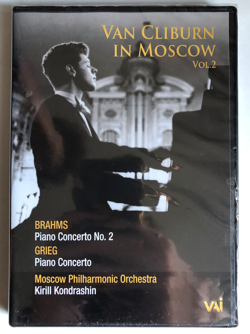 Van_Cliburn_in_Moscow_Vol._2_Live_performance_1974_Recorded_in_the_Great_Hall_of_the_Moscow_Conservatory_PACKAGING_DESIGN_AND_DVD_AUTHORING_2008_VIDEO_ARTISTS_INTERNATION__52768.1691927113.1280.1280.JPG (960×1280)